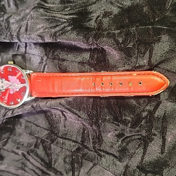 0352. Vintage ~ Betty Boop In RED ~ Wrist Watch w/ New battery ~ Works great 👍 - Picture 3 of 8